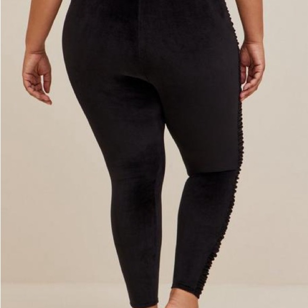 TORRID Signature Waist Ruched Velour Side Leggings Black Plus Size 2 18-20 - Picture 10 of 10